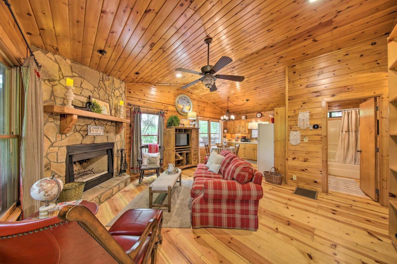 Peaceful Blue Ridge Cabin With Decks And Fire Pit 외부 사진