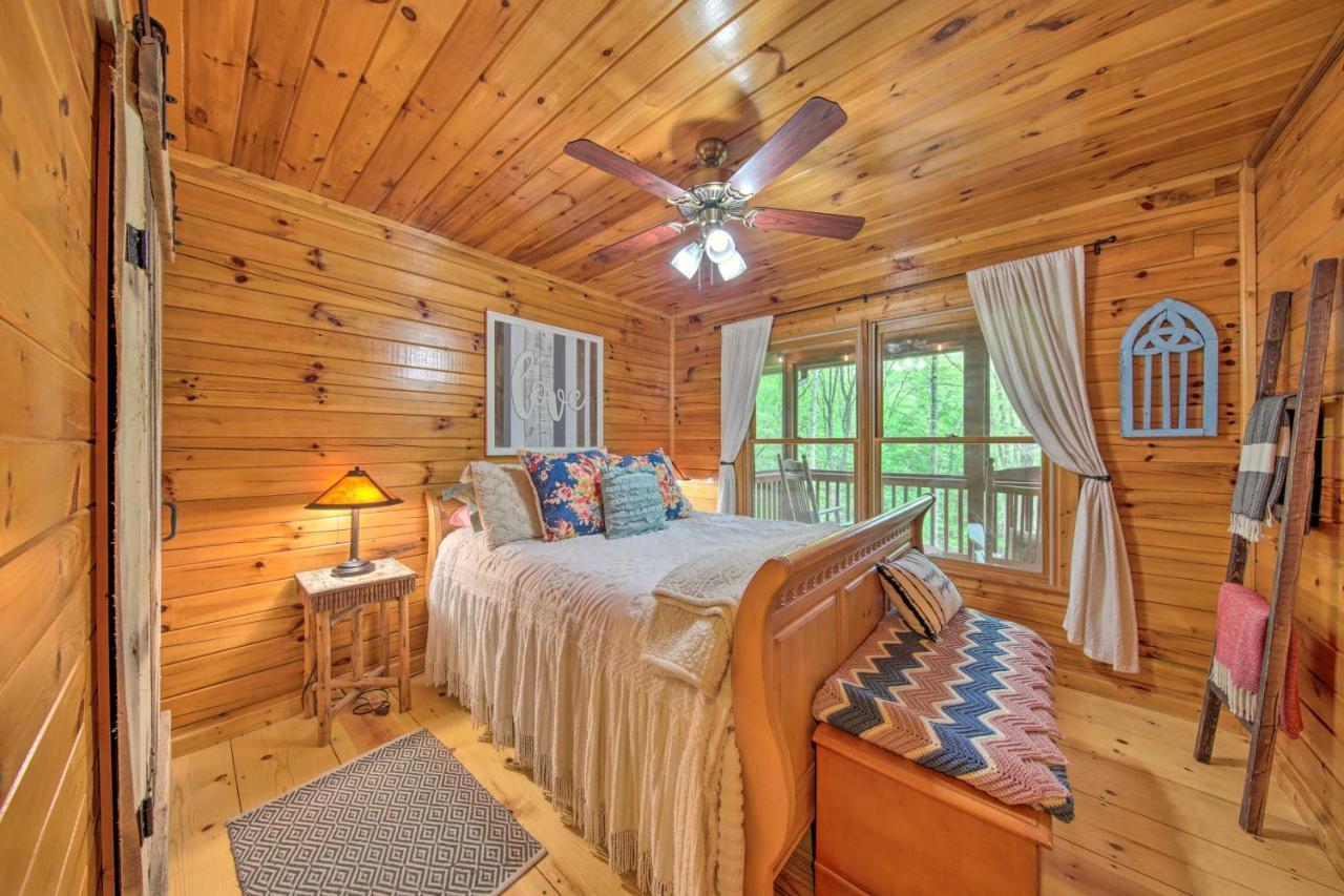 Peaceful Blue Ridge Cabin With Decks And Fire Pit 외부 사진
